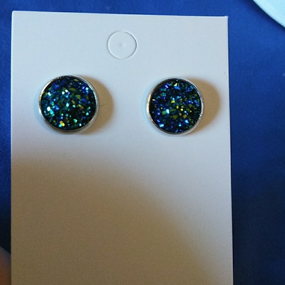 Handmade sliver  blue/green stud earrings - Picture 3 of 3